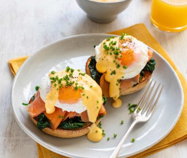 Blender Hollandaise Sauce Benedict Serving 0410 (1)