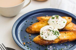 Microwave poached eggs