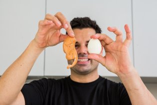 How to peel eggs
