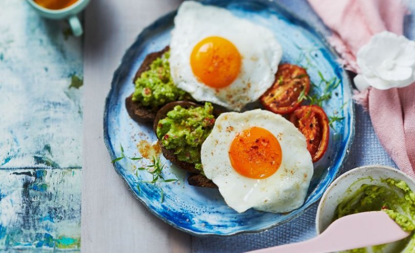 Eggs with spiced avo breakfast web