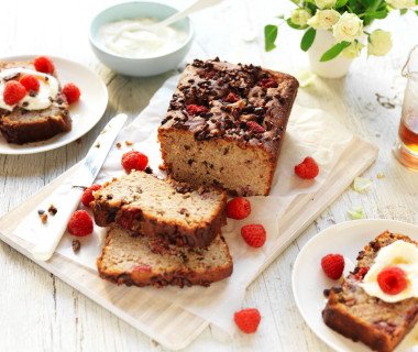 Flourless banana bread with raspberries 0161 lores
