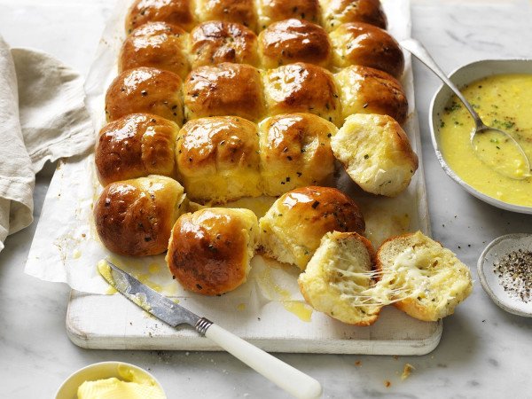 Garlic and Cheese Pull-Aparts