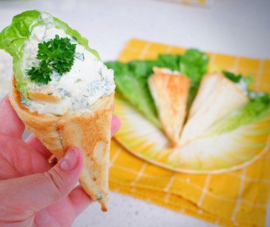 Egg salad crunch cones