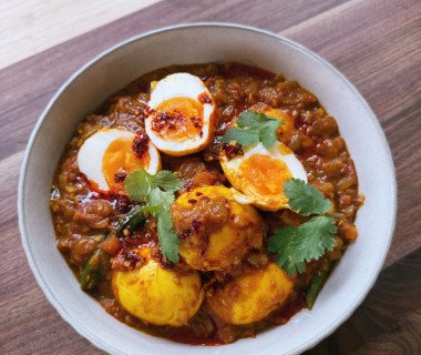 MAURITIAN STYLE EGG CURRY WITH ROTI (1)