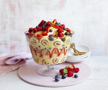 Custard berry trifle 3151