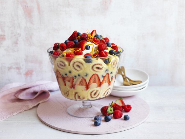 custard berry trifle