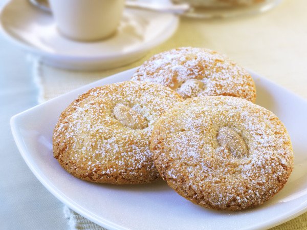 amaretti biscuits