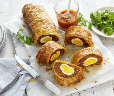 Giant chorizo egg sausage roll 0211 prv