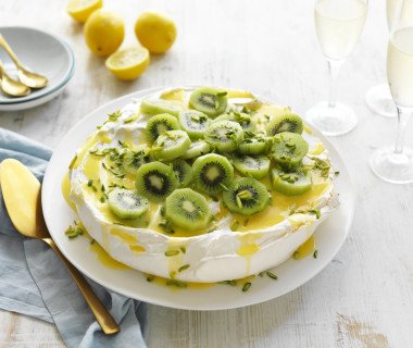 Lemon curd pavlova 3077