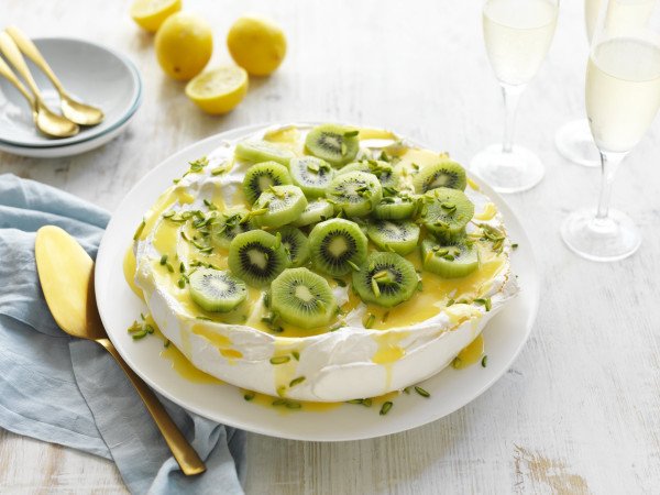lemon curd pavlova