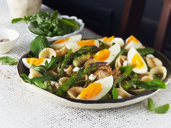 pasta salad with eggs and asparagus