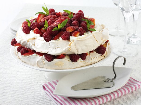 layer cake with berries