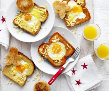 egg cutouts in toast 7260