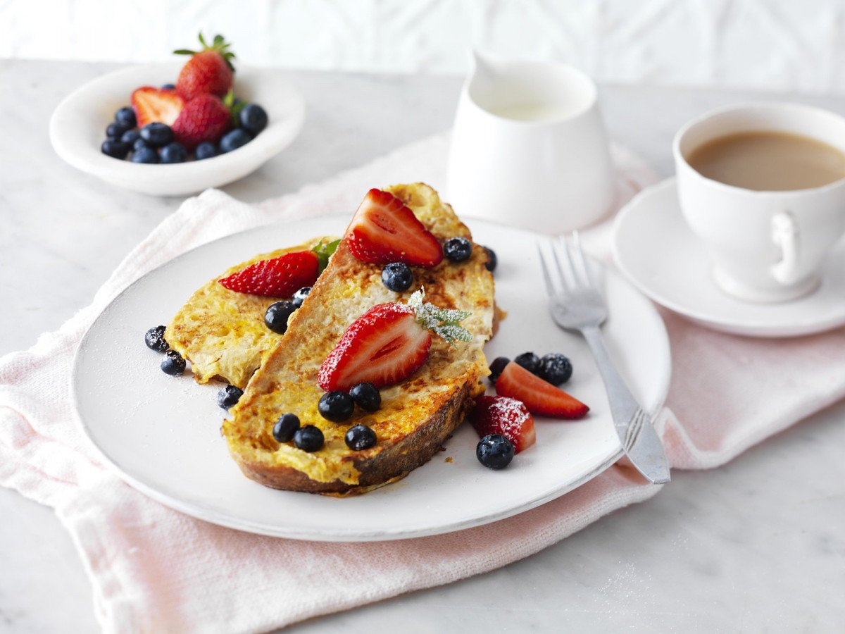 french toast with berries 7423