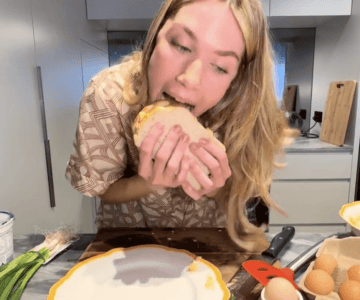 tillyoddyblack With A Curried Egg Sambo